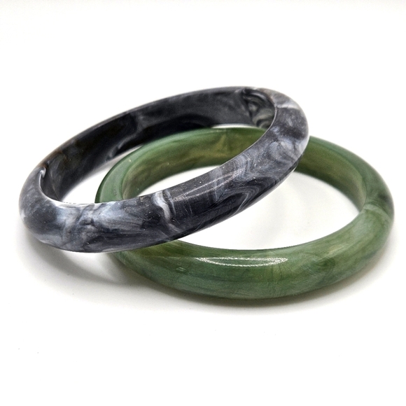 VINTAGE Green and Black Marbled Plastic Round Bangle Bracelet Set - Picture 1 of 5